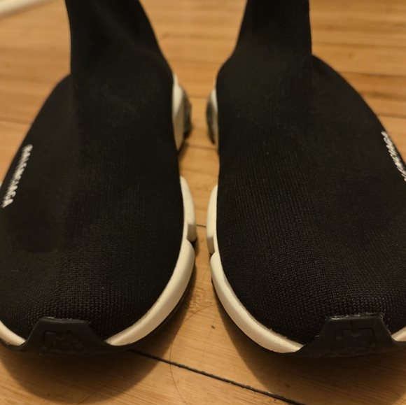 Balenciaga Black Knit Sneakers with White Sole - Copy - Picture 6 of 12